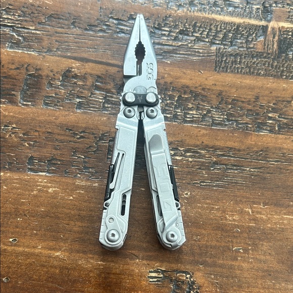 Sog Power Pint Multi-Tool - Picture 2 of 9